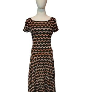 Elegant Black and Tan Wave Pattern Dress